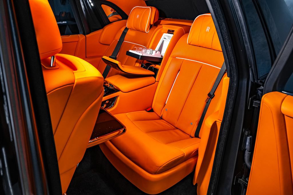 Used 2024 Rolls-Royce Phantom Sedan RWD image 10