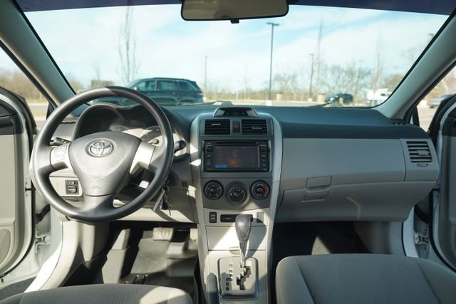 Used 2013 Toyota Corolla LE image 25