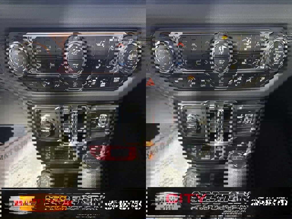 New 2025 Jeep Gladiator Mojave image 24