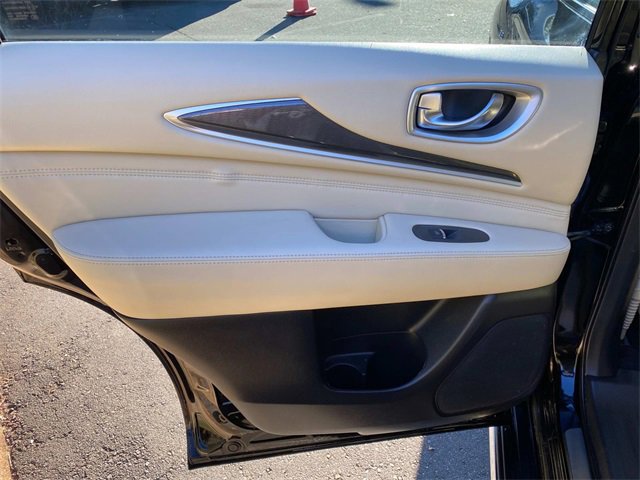 Used 2019 INFINITI QX60 Luxe w/ Essential Package image 11