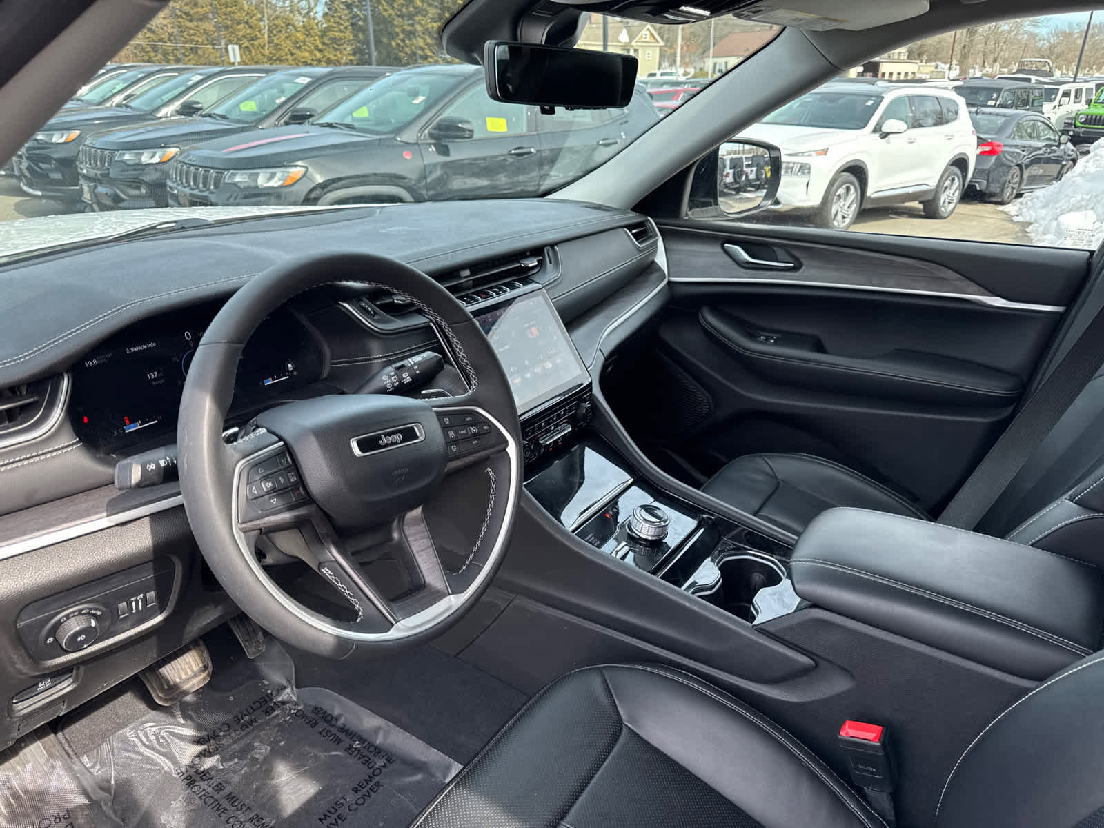 Used 2023 Jeep Grand Cherokee Limited w/ Luxury Tech Group II image 12