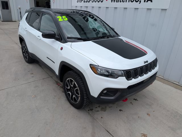 Used 2025 Jeep Compass Trailhawk AWD/4WD image 7