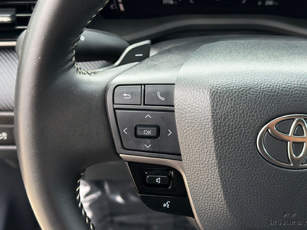 Used 2025 Toyota Camry SE w/ Convenience Package FWD image 25