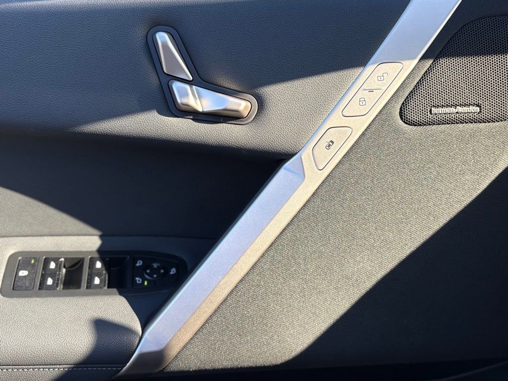 Used 2025 BMW iX xDrive50 w/ Sport Package image 17