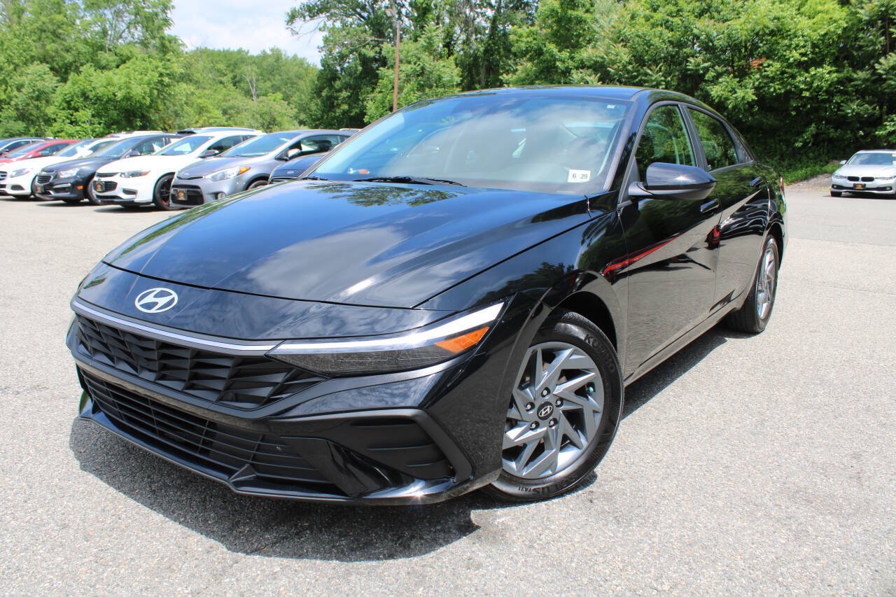 Used 2024 Hyundai Elantra SEL FWD image 1