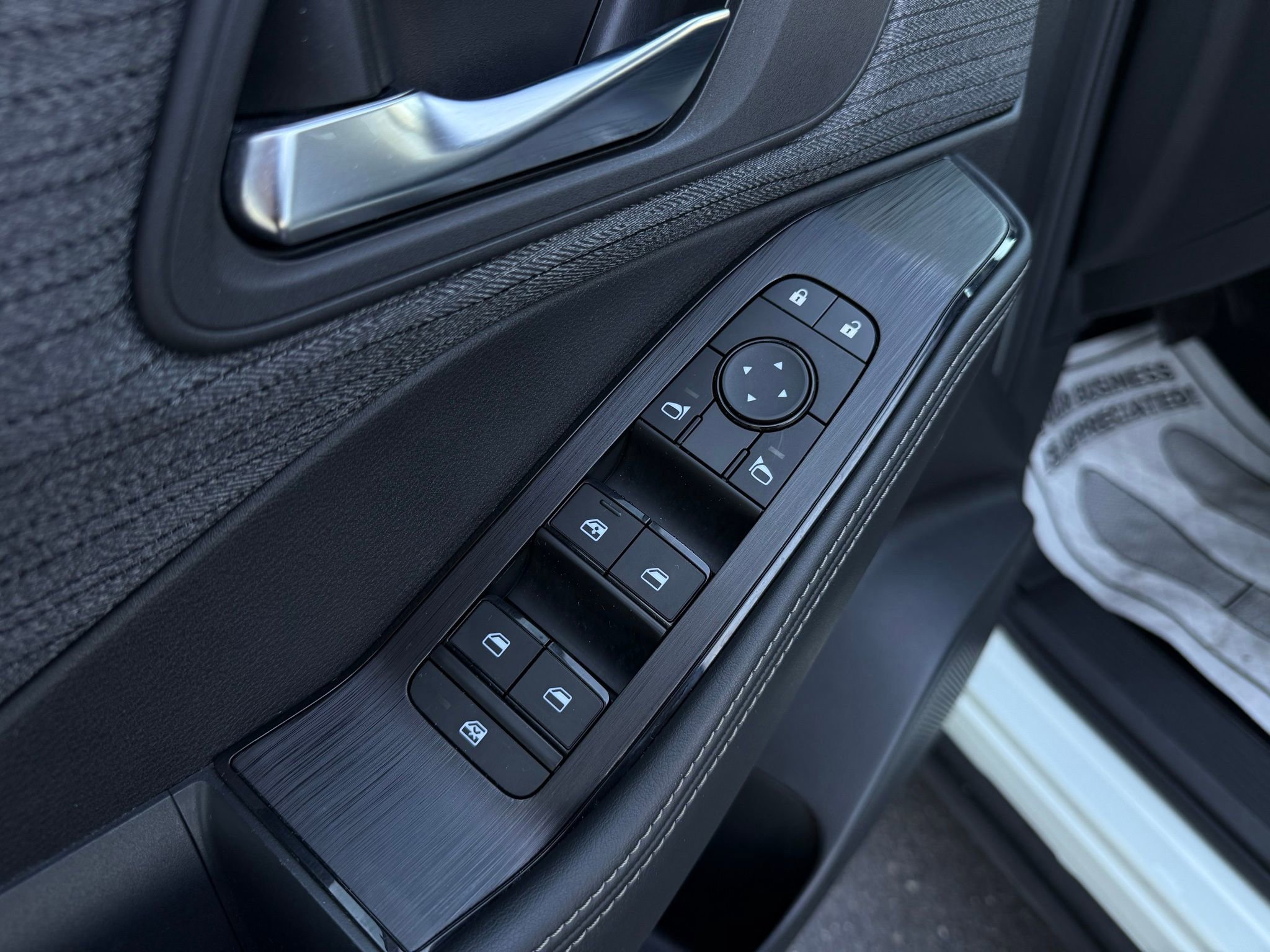 Used 2023 Nissan Rogue SV image 35