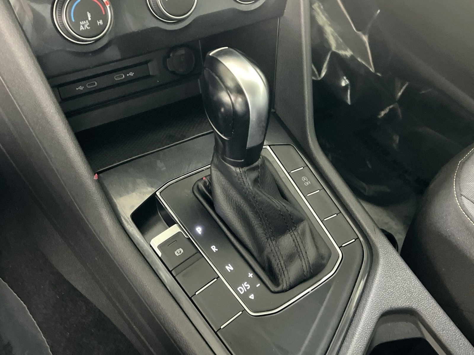 Used 2021 Volkswagen Tiguan S image 18