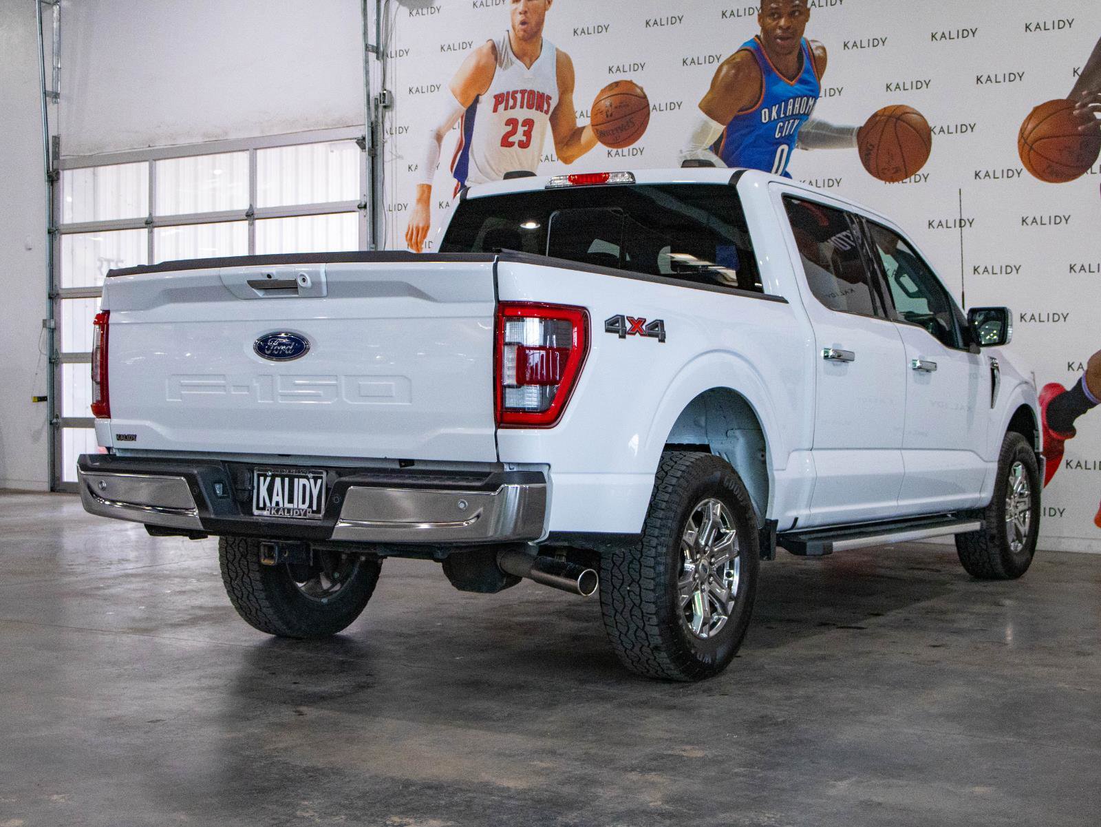 Used 2023 Ford F150 Lariat w/ Trailer Tow Package image 24