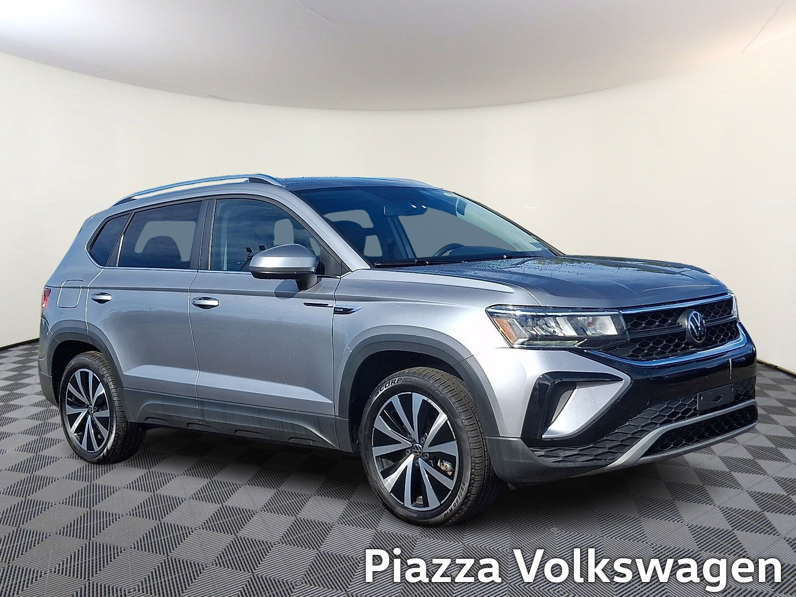Used 2022 Volkswagen Taos SE AWD/4WD image 1