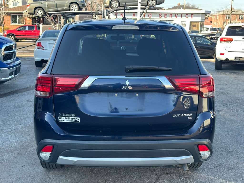 Used 2016 Mitsubishi Outlander SE image 6