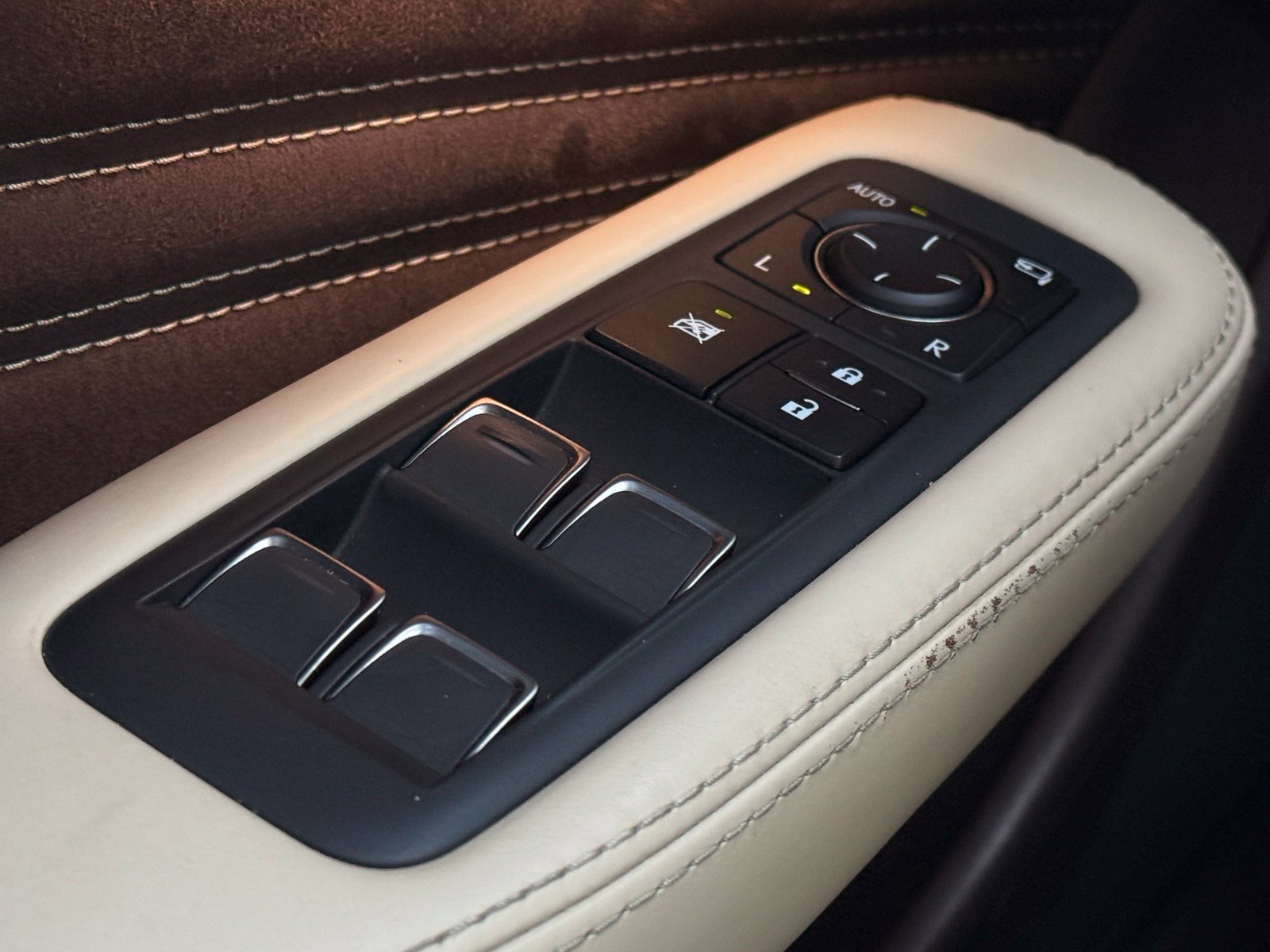 Used 2018 Lexus LS 500 w/ Interior Upgrade Package RWD image 32