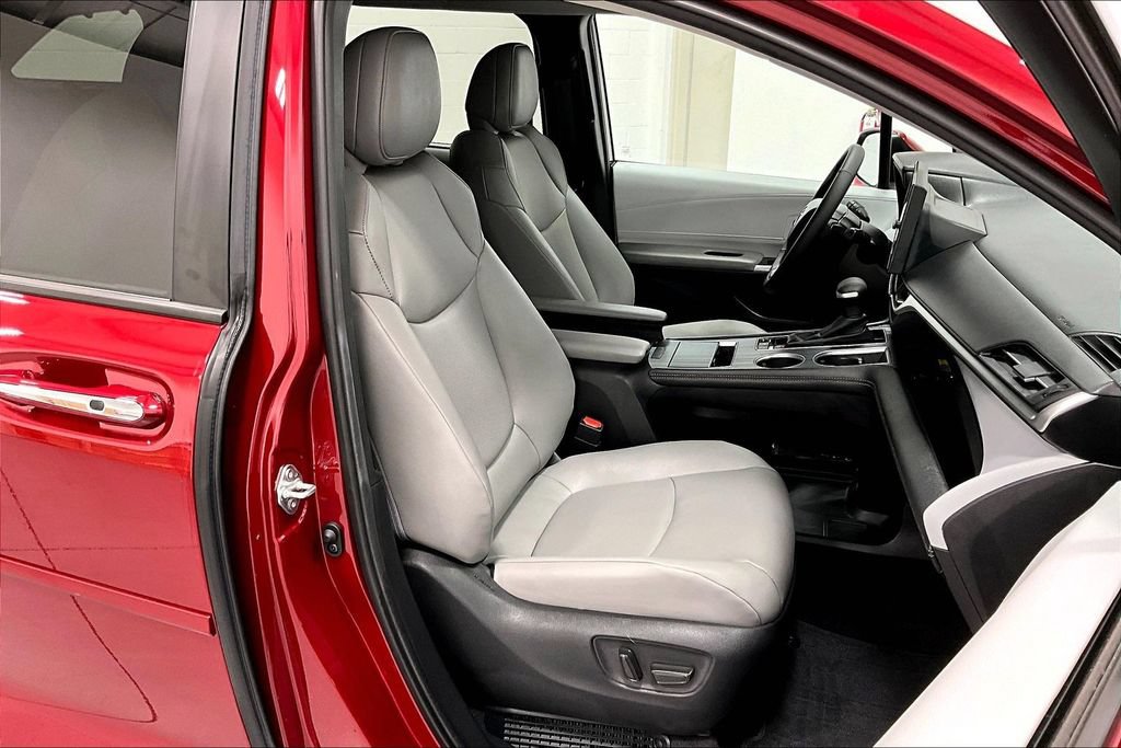 Used 2026 Toyota Sienna XLE FWD image 9