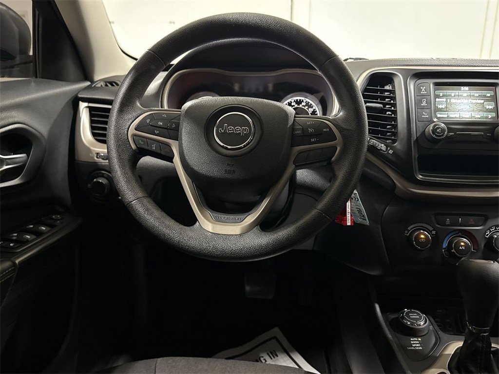 Used 2014 Jeep Cherokee Sport image 18