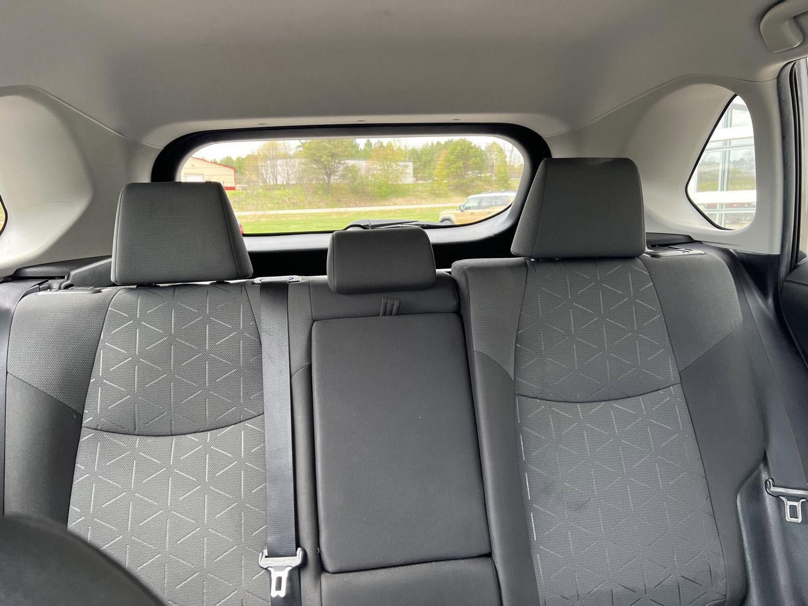 Used 2021 Toyota RAV4 XLE AWD/4WD image 17