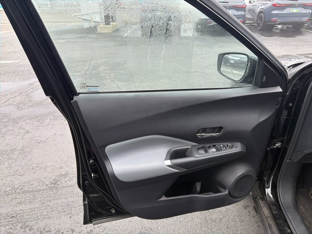 Used 2024 Nissan Kicks SR w/ SR Premium Package image 11