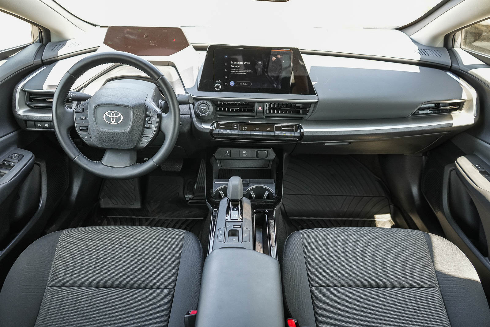 Used 2025 Toyota Prius LE FWD image 12
