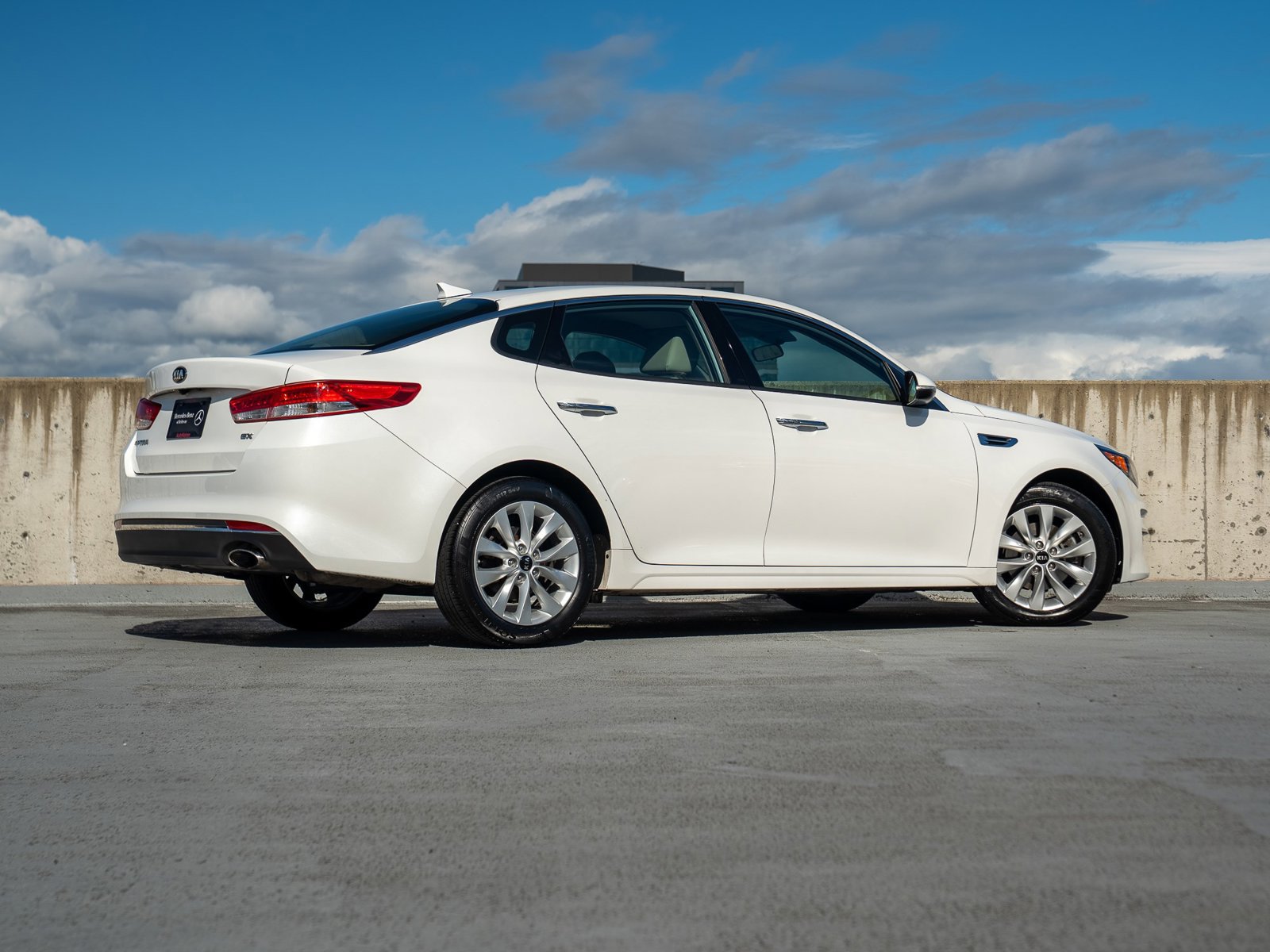 Used 2017 Kia Optima EX FWD image 4
