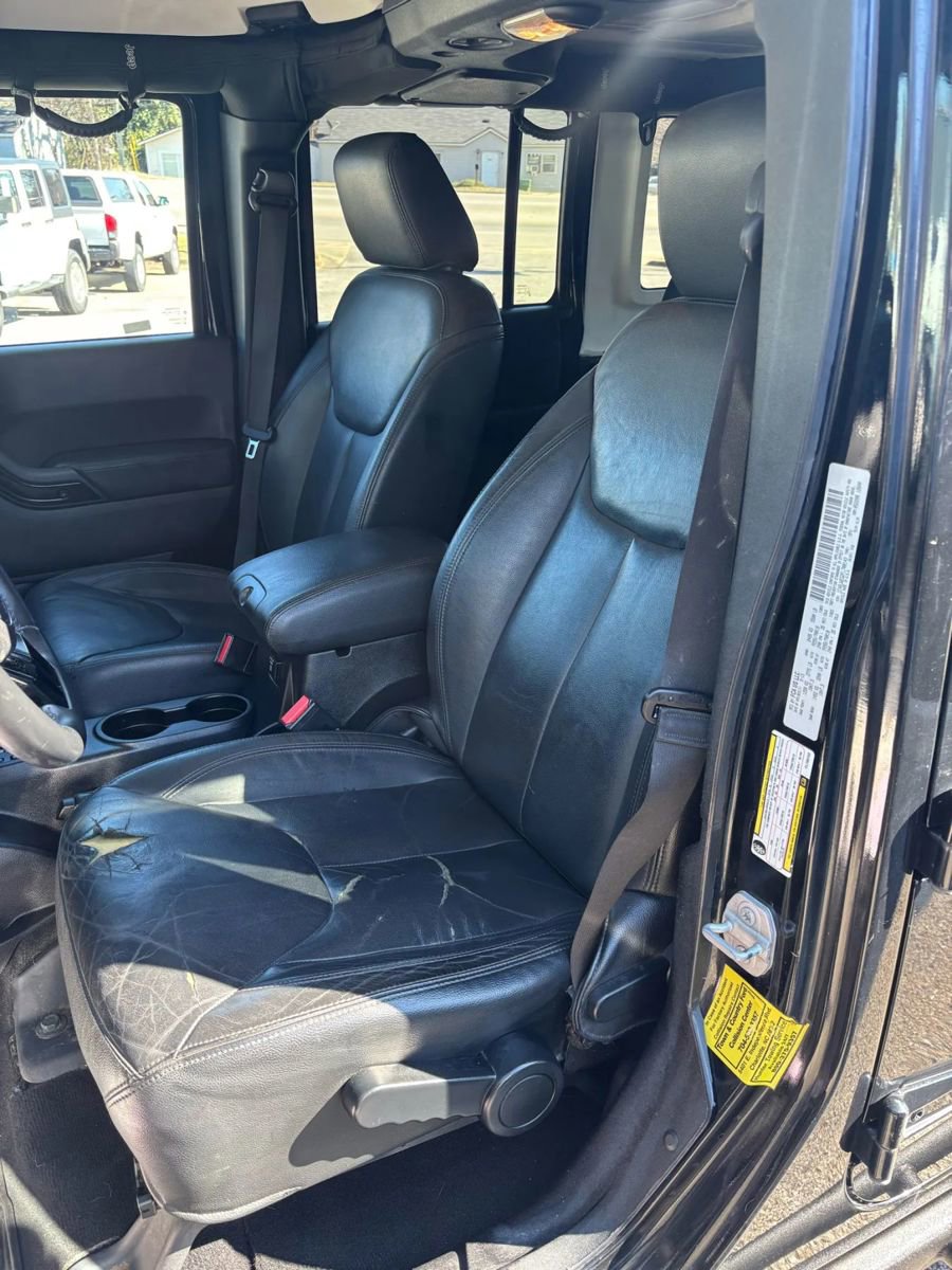 Used 2015 Jeep Wrangler Unlimited Sahara image 10