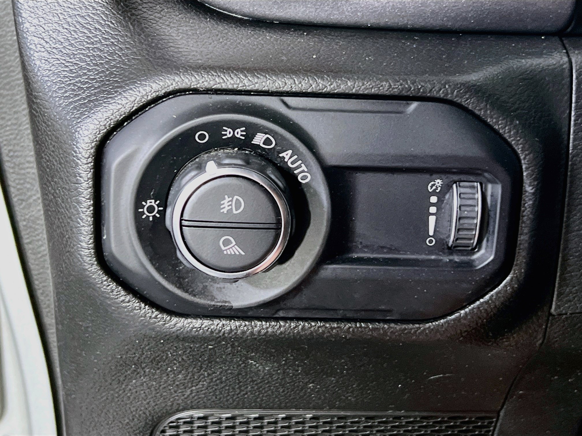 Used 2023 Jeep Gladiator Mojave w/ Cold Weather Group AWD/4WD image 10