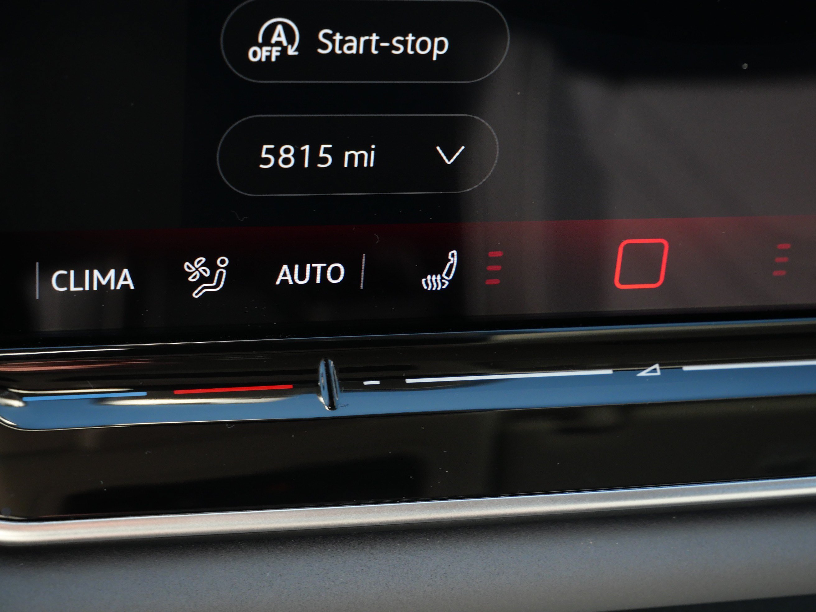 Certified 2025 Volkswagen Tiguan SE AWD/4WD image 27