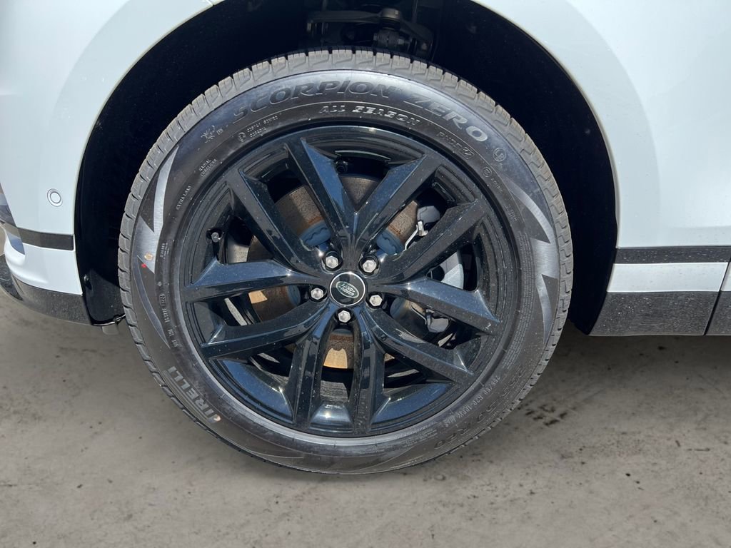 New 2026 Land Rover Range Rover Velar Dynamic SE image 9