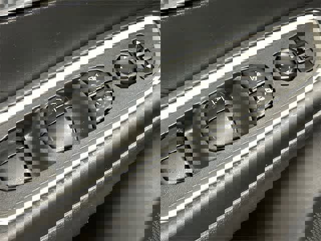 Used 2020 Nissan Versa SR image 20