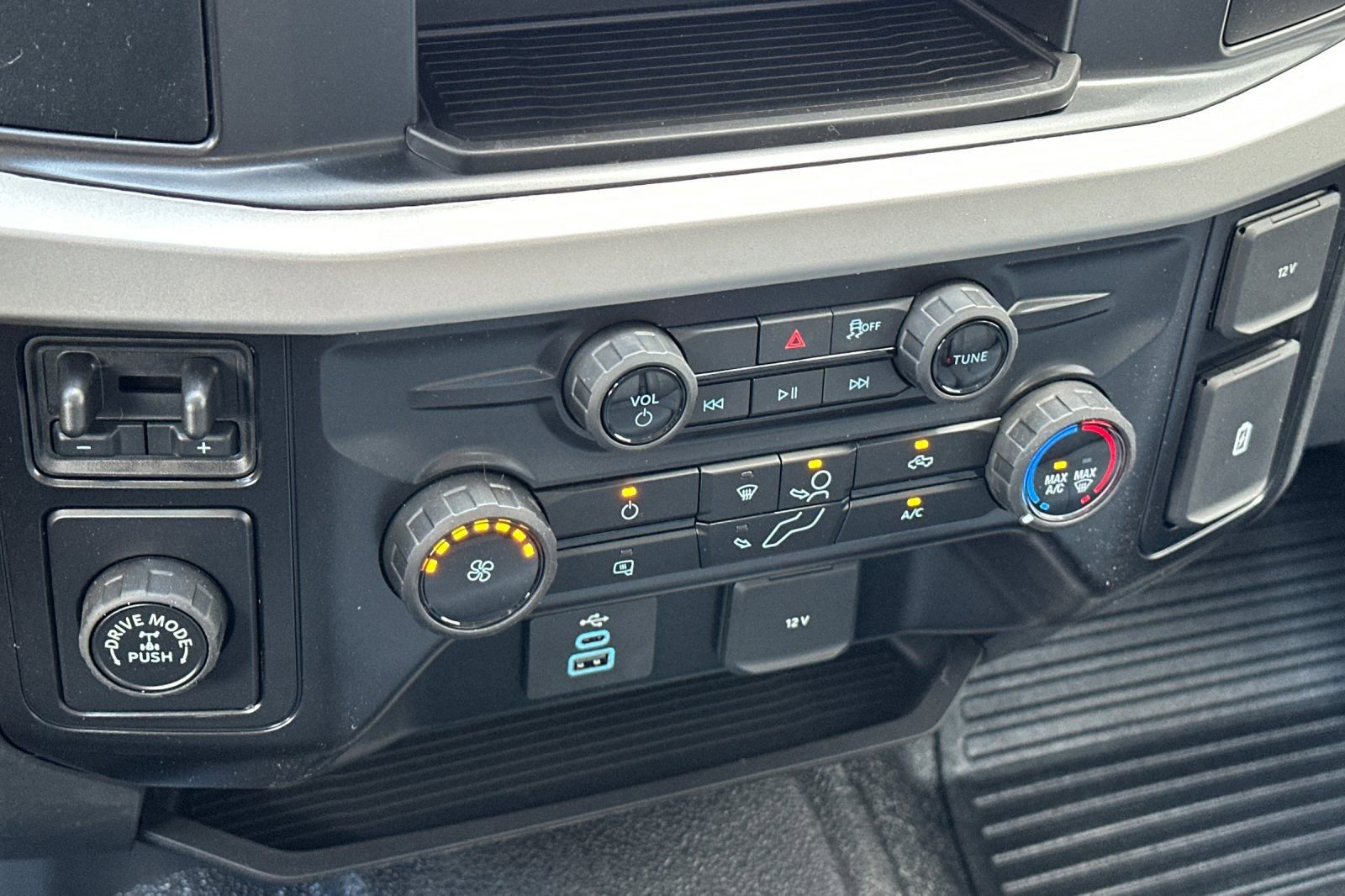 New 2026 Ford F250 XL w/ XL Chrome Package image 18