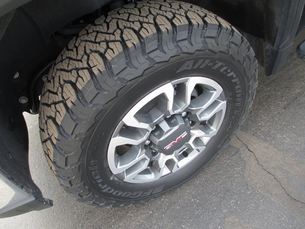 Used 2022 GMC Sierra 2500 SLT w/ SLT Premium Package image 15