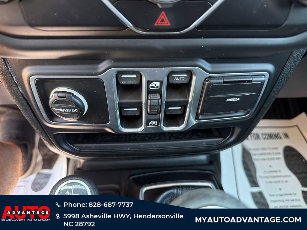 Used 2018 Jeep Wrangler Unlimited Sport S AWD/4WD image 16