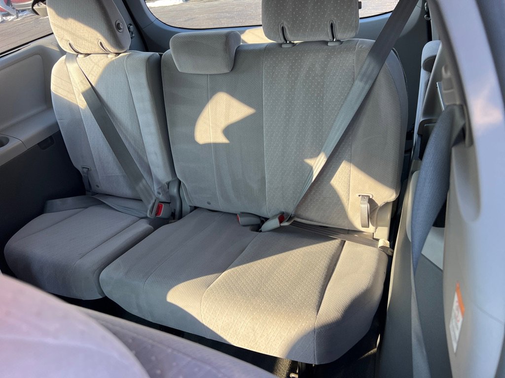 Used 2017 Toyota Sienna LE image 15