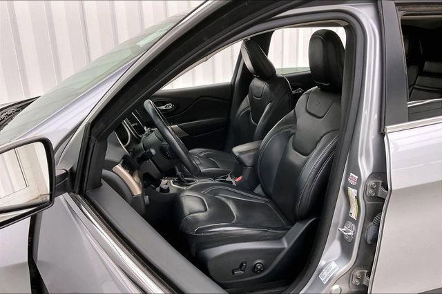 Used 2017 Jeep Cherokee Limited w/ Luxury Group image 8