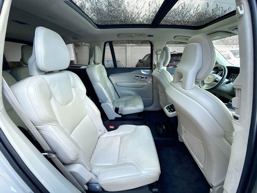 Used 2022 Volvo XC90 T6 Inscription w/ Lounge Package image 32