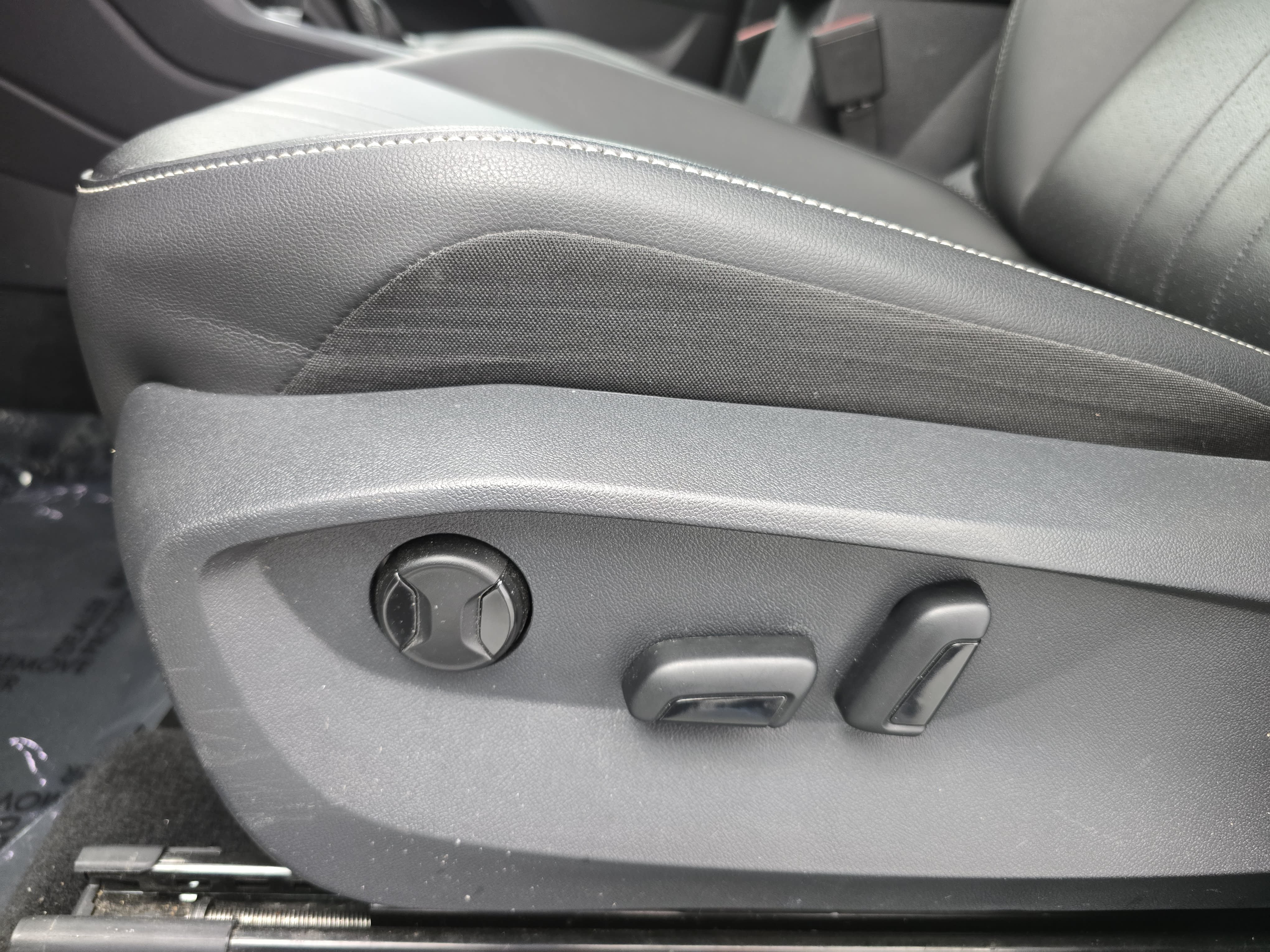 Used 2023 Volkswagen Tiguan SE FWD image 29