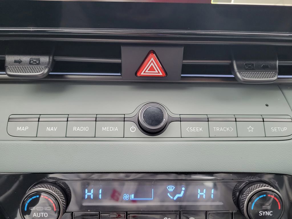 New 2025 Hyundai Elantra Limited image 26