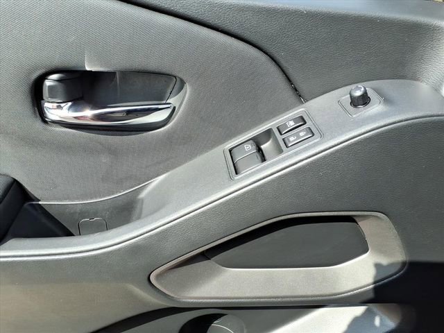 Certified 2024 Nissan Frontier SV w/ SV Convenience Package image 12