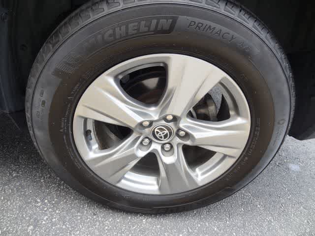 Used 2023 Toyota RAV4 XLE FWD image 33