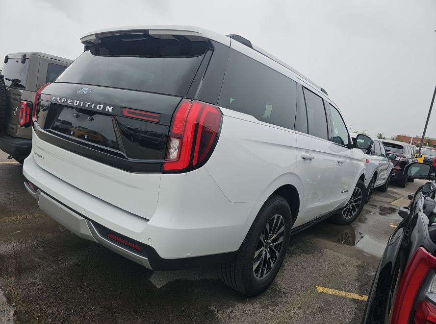 Certified 2025 Ford Expedition Platinum AWD/4WD image 3