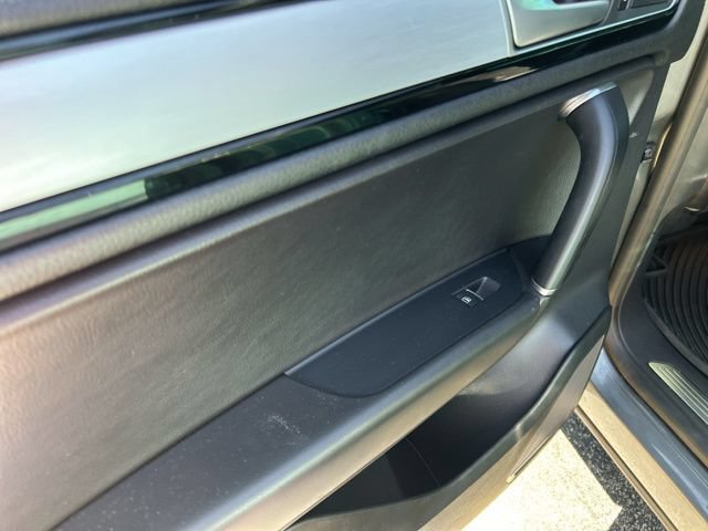 Used 2017 Volkswagen Touareg Wolfsburg Edition AWD/4WD image 22