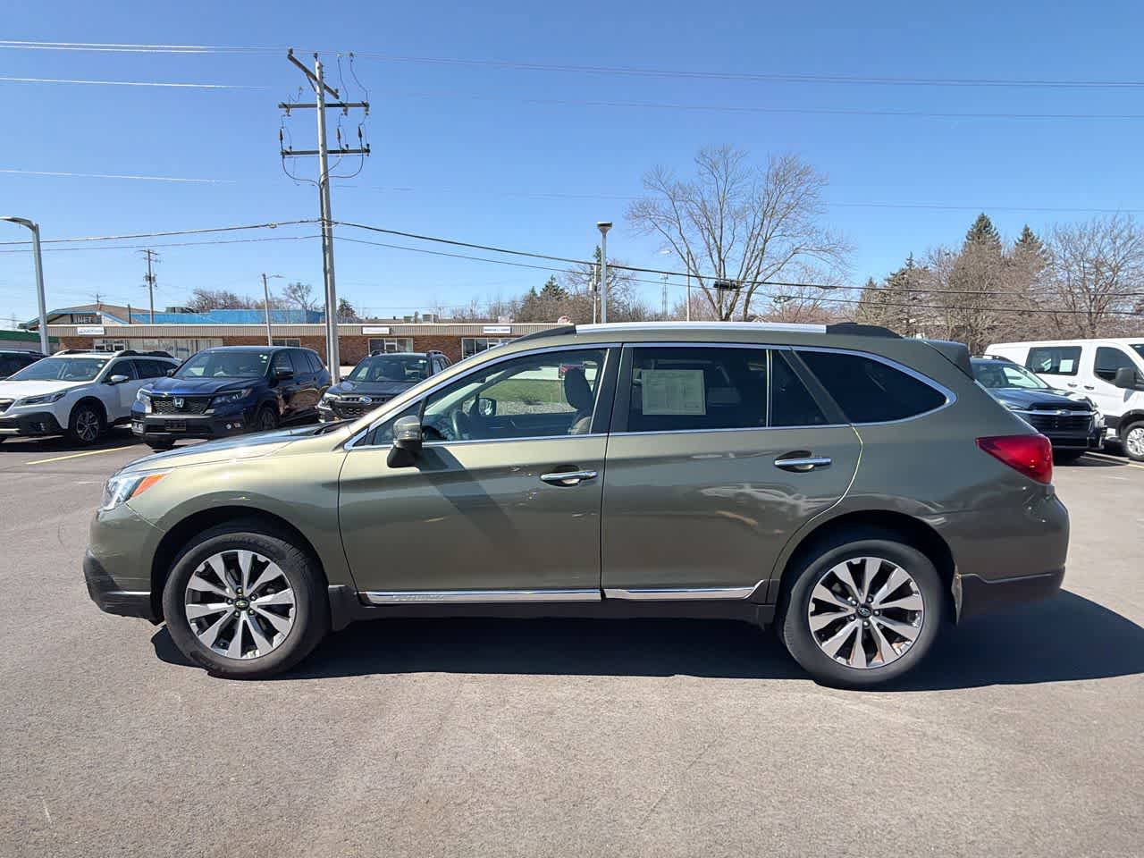 Used 2017 Subaru Outback 2.5i Touring w/ Popular Package #5A AWD/4WD image 10