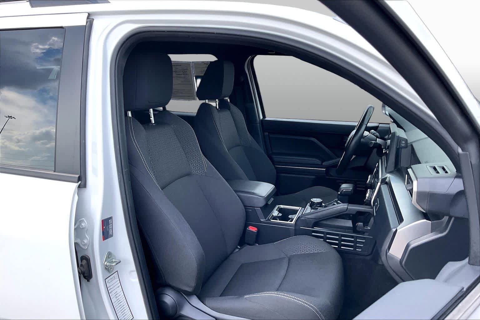 Used 2025 Toyota 4Runner SR5 AWD/4WD image 9