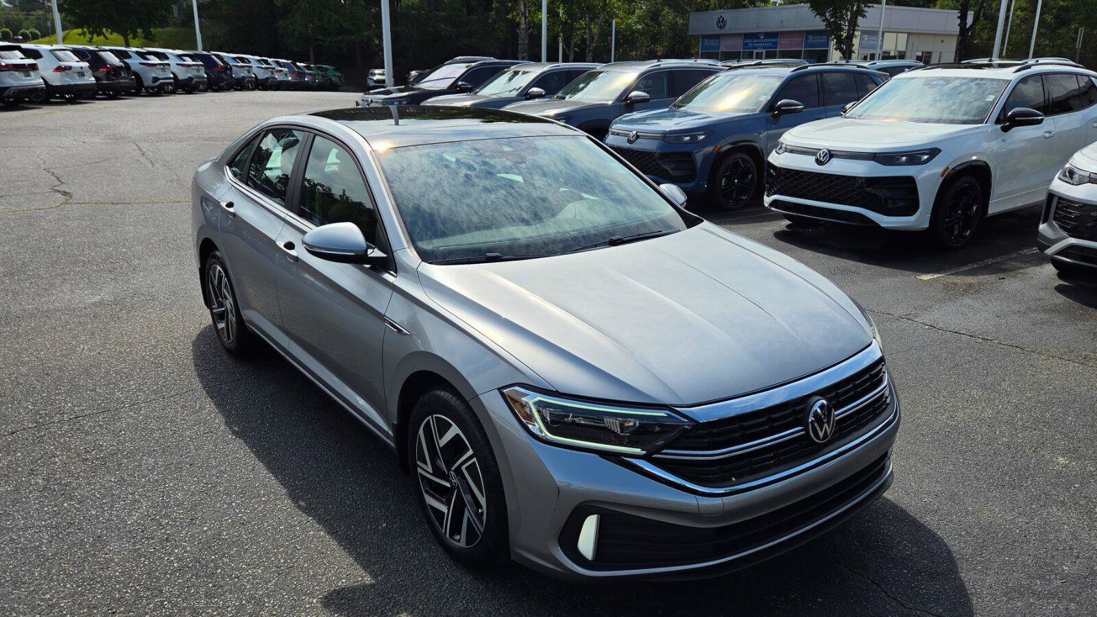 Certified 2023 Volkswagen Jetta SEL FWD image 8