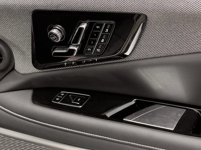 New 2026 Cadillac Optiq Luxury 2 RWD image 22