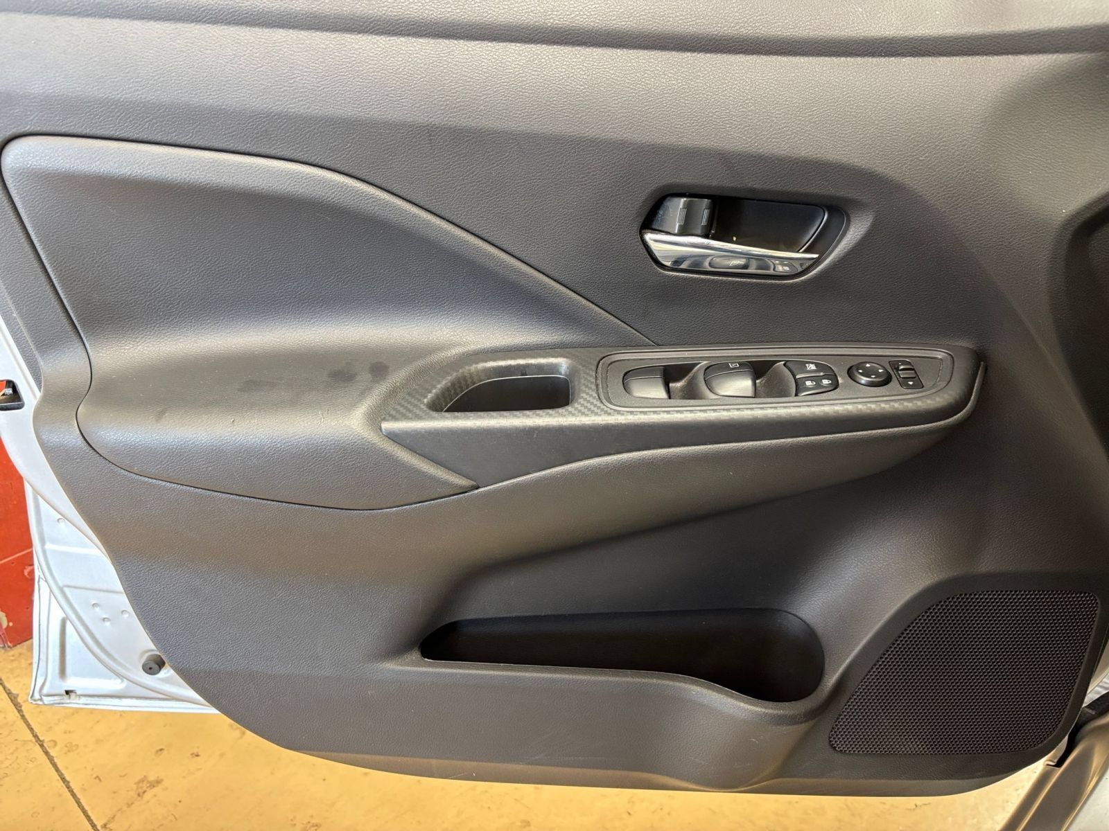 Used 2025 Nissan Versa SV FWD image 18