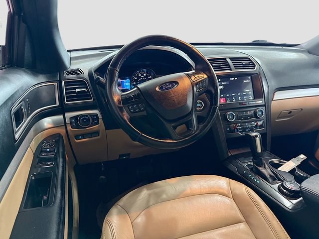 Used 2017 Ford Explorer XLT w/ Equipment Group 202A AWD/4WD image 23