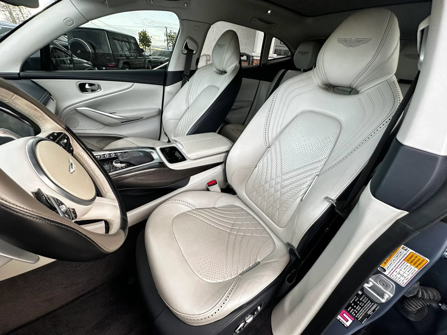 Used 2021 Aston Martin DBX AWD/4WD image 11