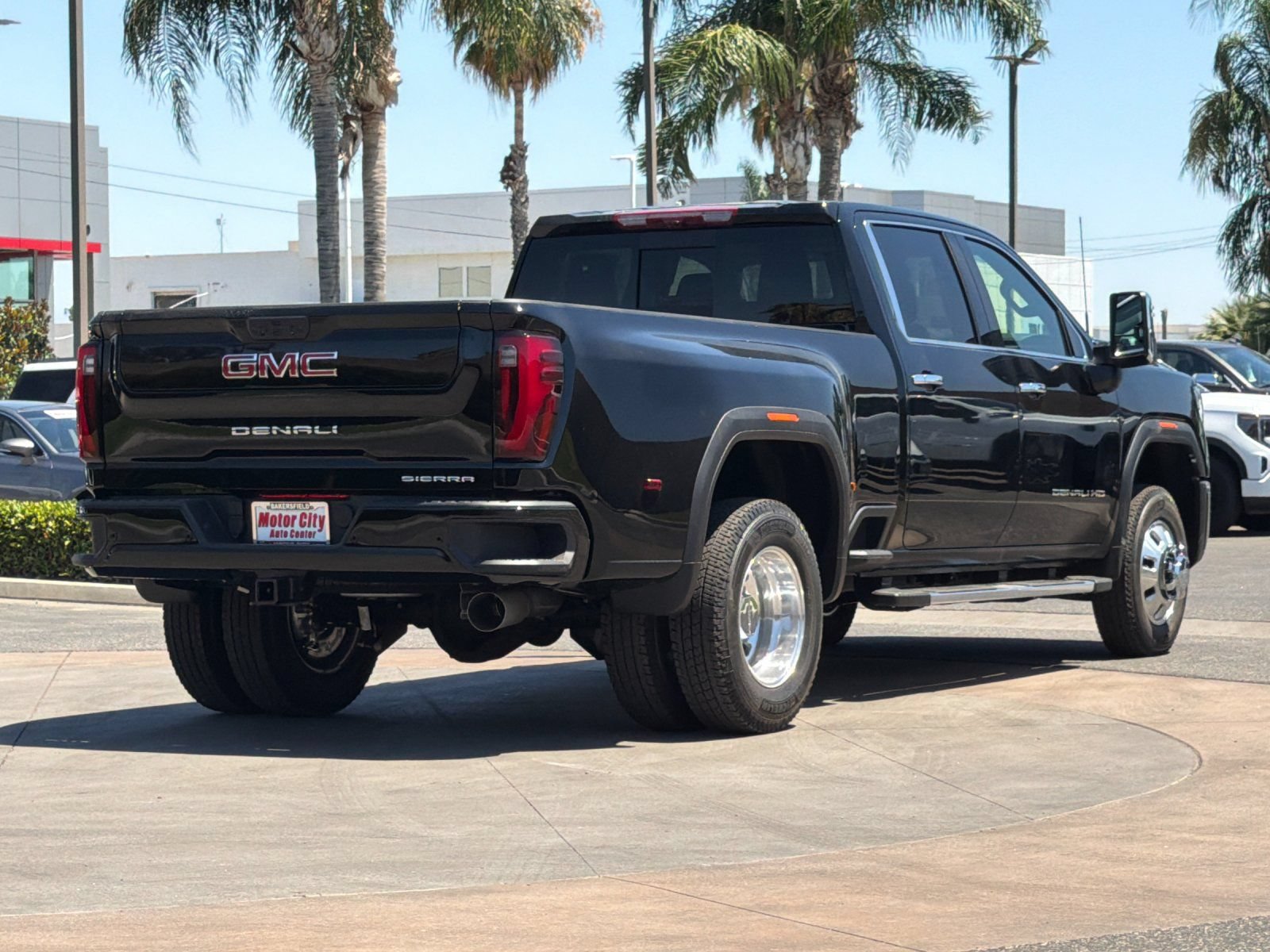 New 2026 GMC Sierra 3500 Denali w/ Denali Reserve Package AWD/4WD image 4
