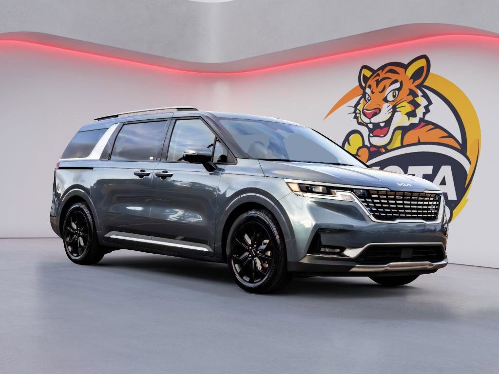 Used 2023 Kia Carnival SX image 3