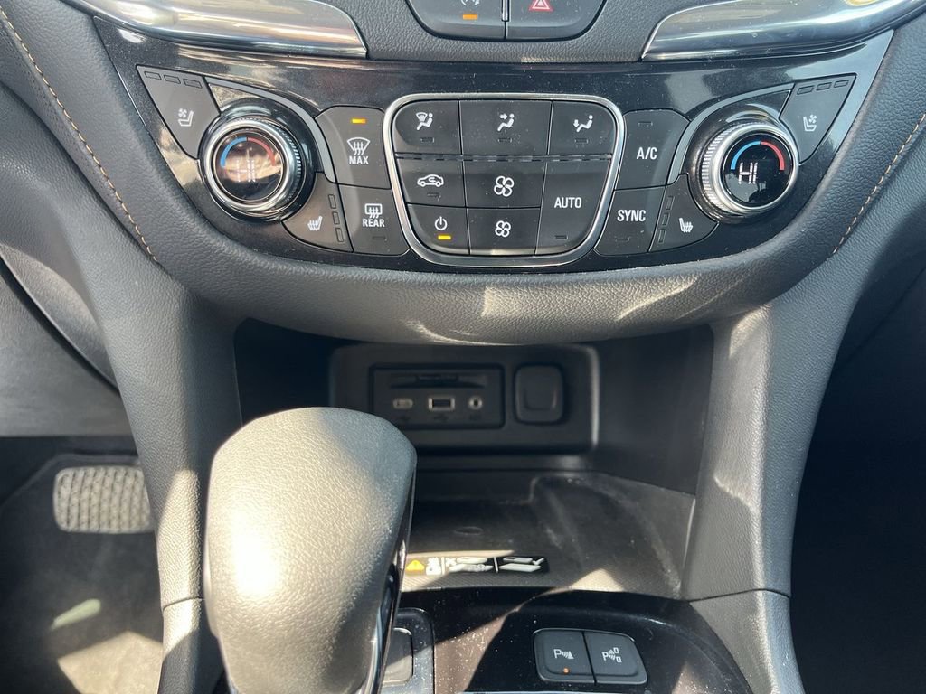 Used 2023 Chevrolet Equinox Premier image 17