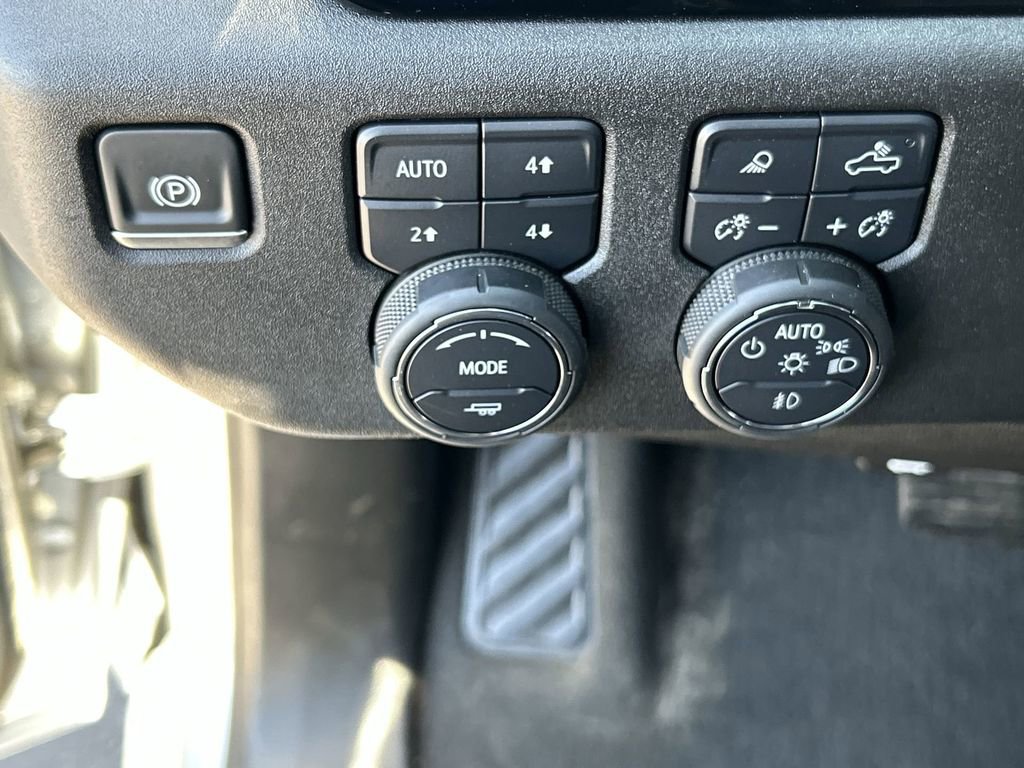 Used 2025 Chevrolet Silverado 3500 LT AWD/4WD image 18