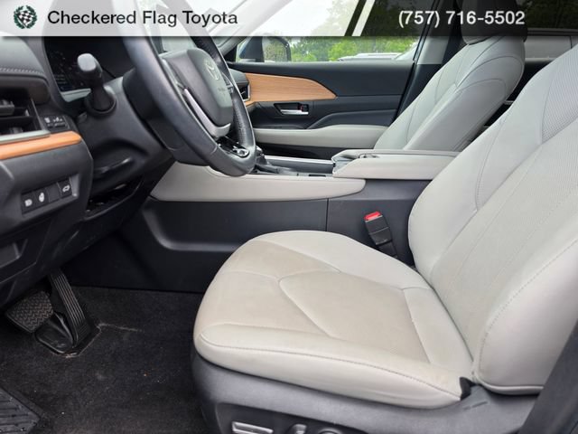 Used 2024 Toyota Grand Highlander AWD image 8